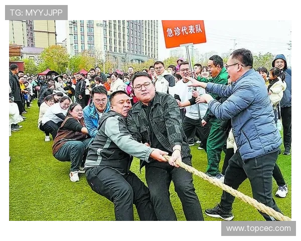 拔河运动凝聚团队力量展现竞技精神与全民健身魅力传承校园赛事文化